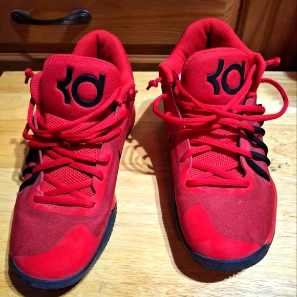 Nike Kevin Durant KD Trey V5  Red Basketball Shoes in a youth size 7. - Picture 1 of 11